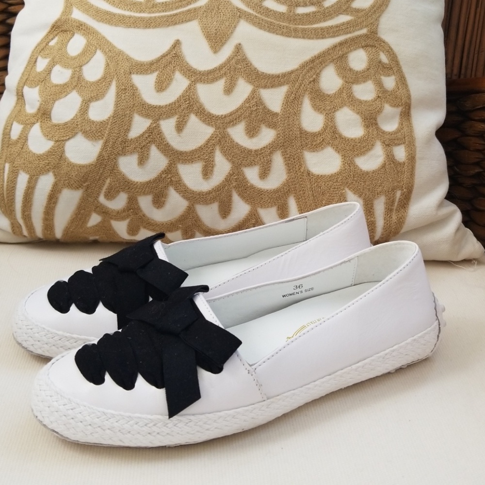Tod's moccasin driving shoe  black / white Women's size 36